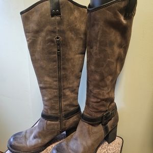 Excellent Born Suede Boots